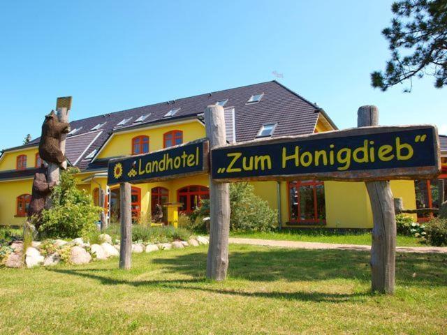 Landhotel Zum Honigdieb Ribnitz-Damgarten Esterno foto