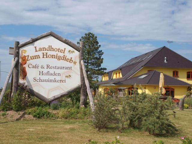 Landhotel Zum Honigdieb Ribnitz-Damgarten Esterno foto